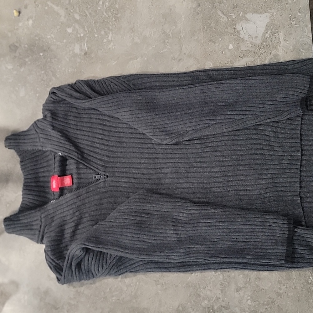 men's Mossimo 1/4 zip sweater. Great condition